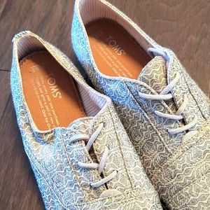 Toms sneakers